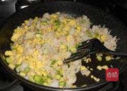 蟹肉炒饭的做法图解10