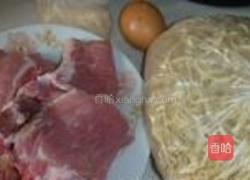 酱香椒盐猪排面的做法图解1