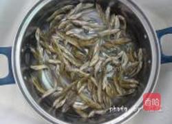 香酥鱼干的做法图解1