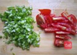 小番茄青椒炒饭的做法图解2