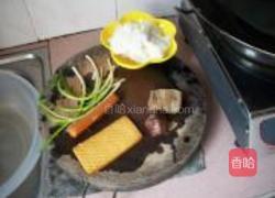 腊肉香菇炒饭的做法图解1