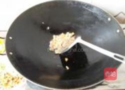 腊肉香菇炒饭的做法图解3