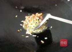 腊肉香菇炒饭的做法图解4