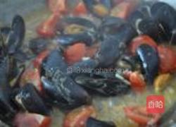 贻贝大虾意面的做法图解7