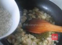 金色方腿青豆炒饭的做法图解3