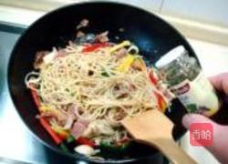 松茸培根炒意面的做法图解12