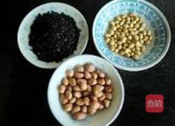 花生紫米豆浆的做法图解1