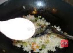 杂蔬炒米饭的做法图解5