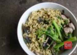 皮蛋瘦肉面的做法图解4