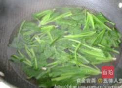 黑豆黑芝麻小鱼干凉拌菠菜的做法图解2