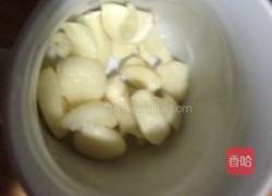 蒜泥猪耳的做法图解1