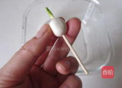 虾仁青豆莲子米的做法图解1