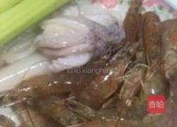 芹香鱿虾的做法图解1