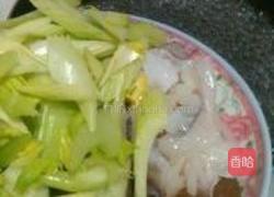 芹香鱿虾的做法图解2