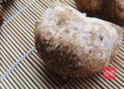 猴头菇炖鸡腿的做法图解1