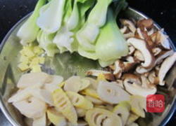 香菇烩竹笋的做法图解2
