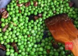 腊肉粒炒豌豆的做法图解5