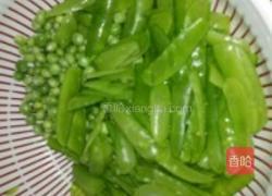 豌豆米炒火腿的做法图解1