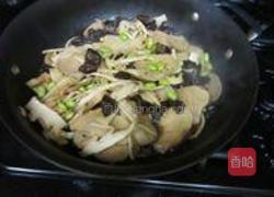 红烧素鸡毛豆的做法图解3