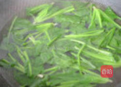 黑豆黑芝麻小鱼干凉拌菠菜的做法图解2