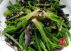 黑豆黑芝麻小鱼干凉拌菠菜的做法图解4