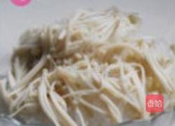 香辣酸汤茶香金针肥牛的做法图解4