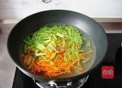 凉拌芹菜三丝的做法图解2