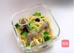 虾焗红酱意面的做法图解1