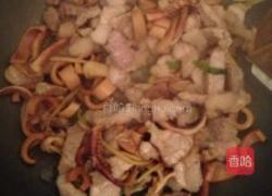 肉烧鱿鱼干的做法图解4
