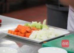 意式鱼肉浓汤的做法图解1