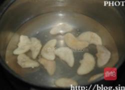 8分钟煮一锅菱角瘦肉汤的做法图解3