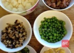 土豆青豆香菇腊肉焖饭的做法图解4