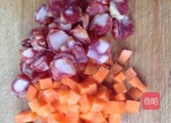 香肠豌豆焖饭的做法图解2