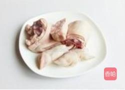 乳香辣猪蹄的做法图解1