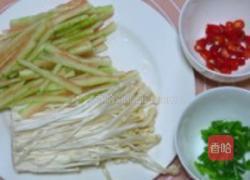 辣拌西瓜皮金针菇的做法图解2