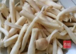 鲜菇鱼汤的做法图解1