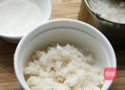 表情海鲜饭团的做法图解2
