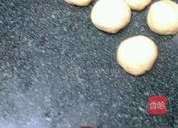 豆沙卷面包的做法图解2