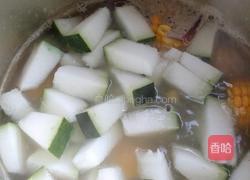 冬瓜玉米排骨汤的做法图解3