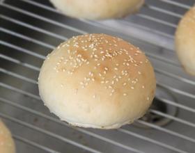 如何做长方形汉堡胚 MjgweDIyMA