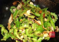 豆豉苦瓜炒香干的做法图解6