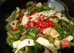 豆豉苦瓜炒香干的做法图解7