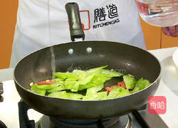 豆豉鲮鱼炒苦瓜的做法图解3