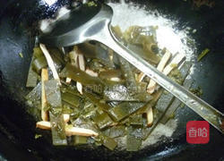 咸菜香干炒海带的做法图解9