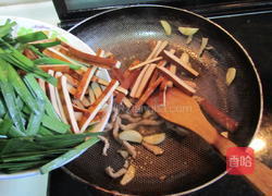 韭菜香干炒肉丝的做法图解5