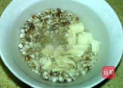 山药薏米芡实粥的做法图解4
