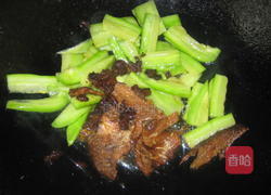 豆豉鲮鱼炒苦瓜的做法图解5