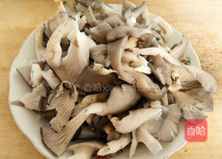 平菇鱼丸汤的做法图解1