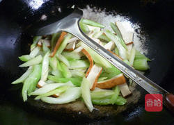 香干炒西芹的做法图解10