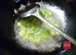 雪菜香干炒蚕豆的做法图解8